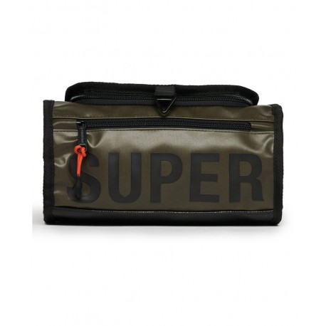 SUPERDRY Trousse de toilette sur cosmo.fr