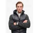 SUPERDRY Veste à capuche en maille Storm Hybrid sur cosmo-lepuy.fr