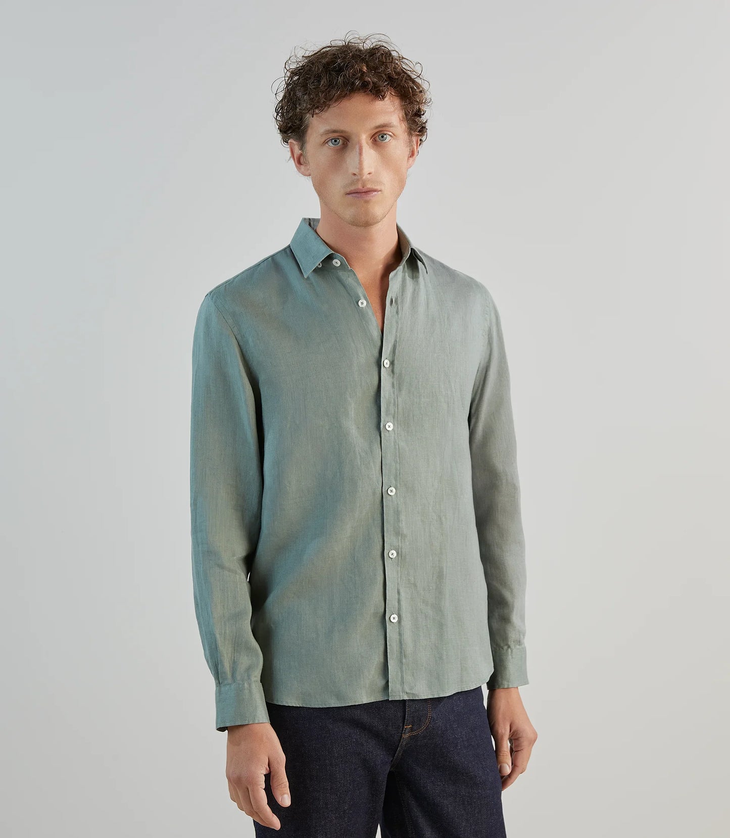 Chemise homme unie en lin vert lichen