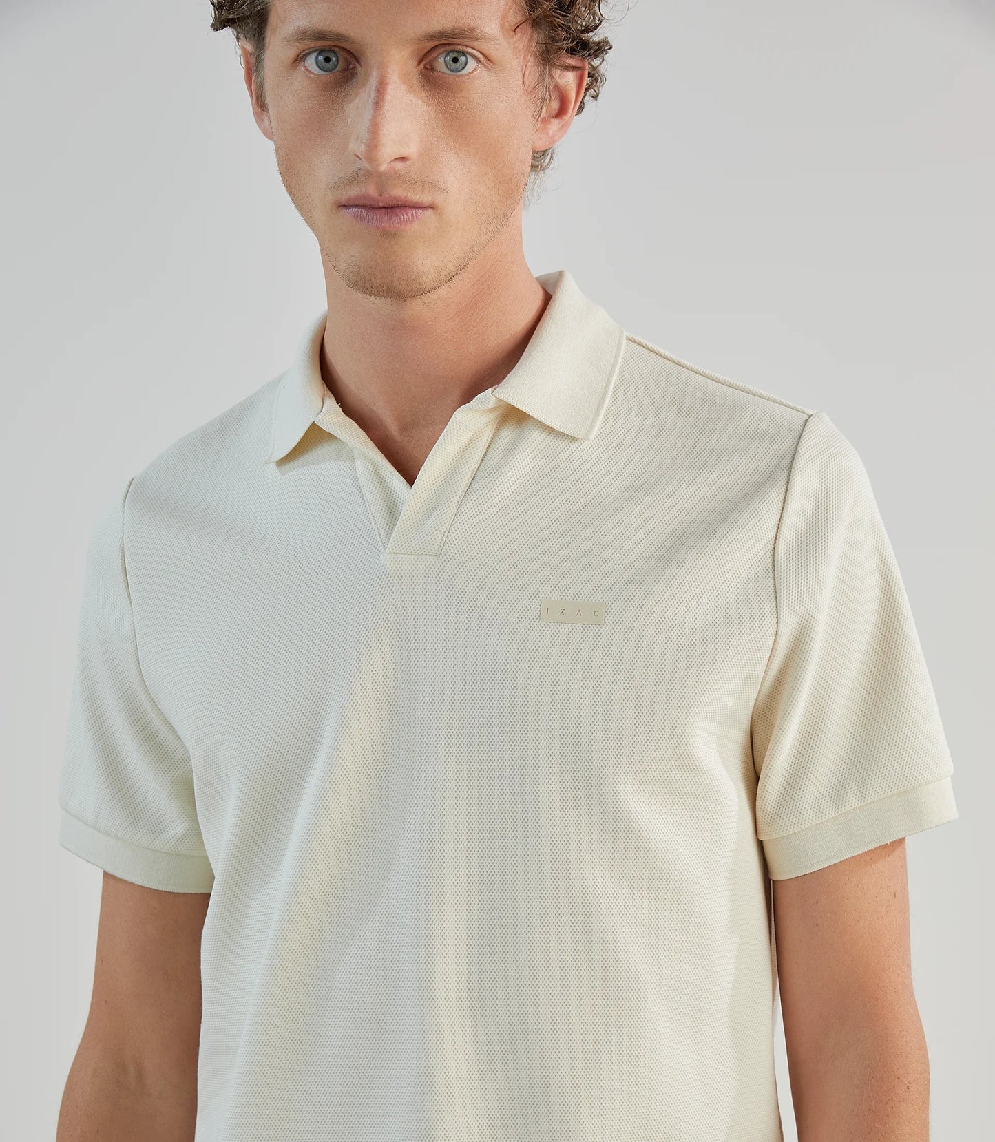Polo homme  à col ouvert et manches courtes IZAC