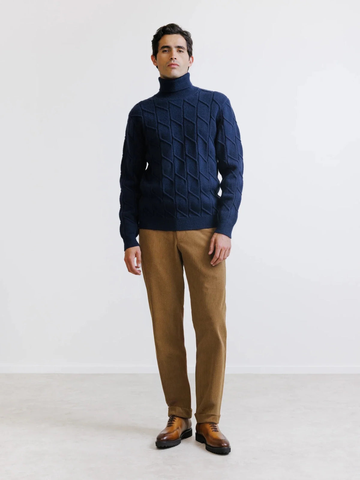 Pull col roulé en maille torsadée marine Izac